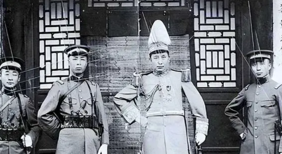 孙殿英的军事才能是绝对不可小觑，当年卖力替日军抓庞炳勋是为拉一个同级别人作陪衬，