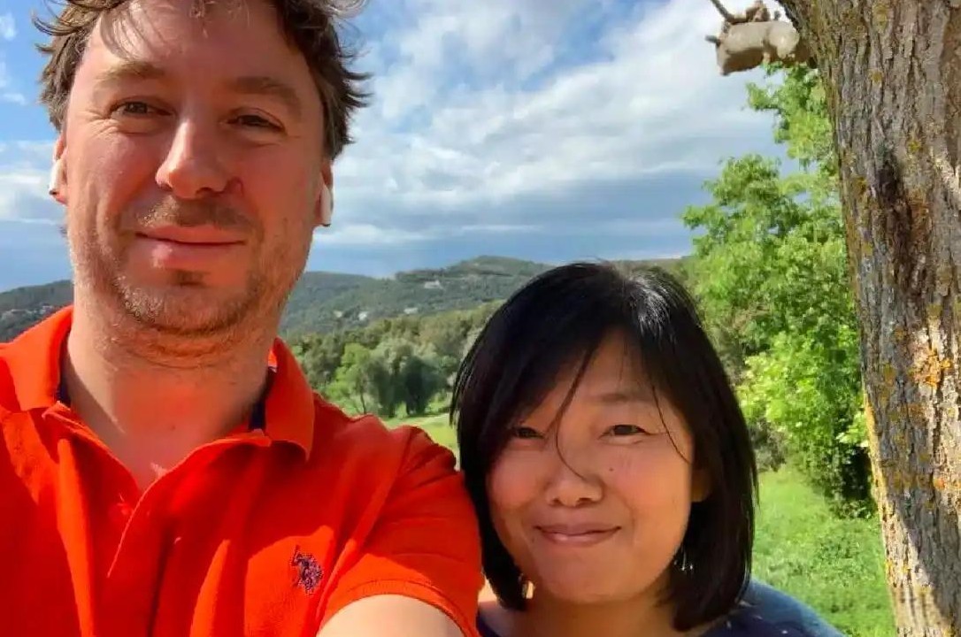 离婚有时不仅仅是情感上的决裂，背后往往牵涉到复杂的财产争端。近日，俄罗斯的一位女