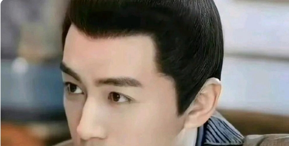 陈晓当年给爽子写的书评又火出圈了。当初爽子出书找他写序言，他可倒好，直接开腔“一