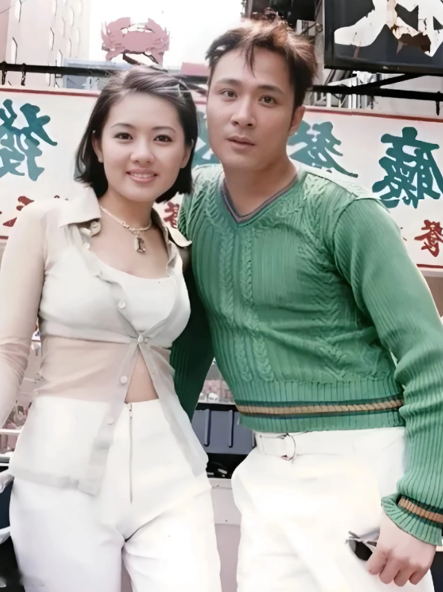 吴镇宇
 颜值高 演技好
 一直都是自己非常
 喜欢的香港演员

这张照片里与他