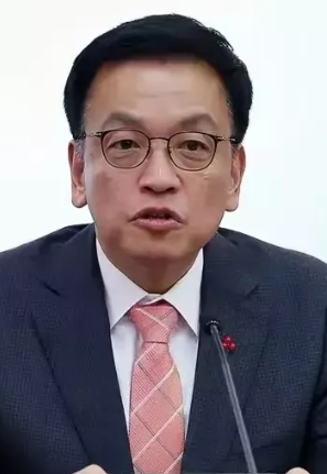 韩国宪法法院今天决定推迟对代理总统崔相穆宪法法院法官候选人马恩赫任命保留案的宣判