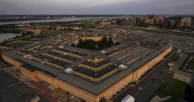 历史首次！特朗普下令未来5年每年削减8%国防预算
 
如果美国总统特朗普削减军费