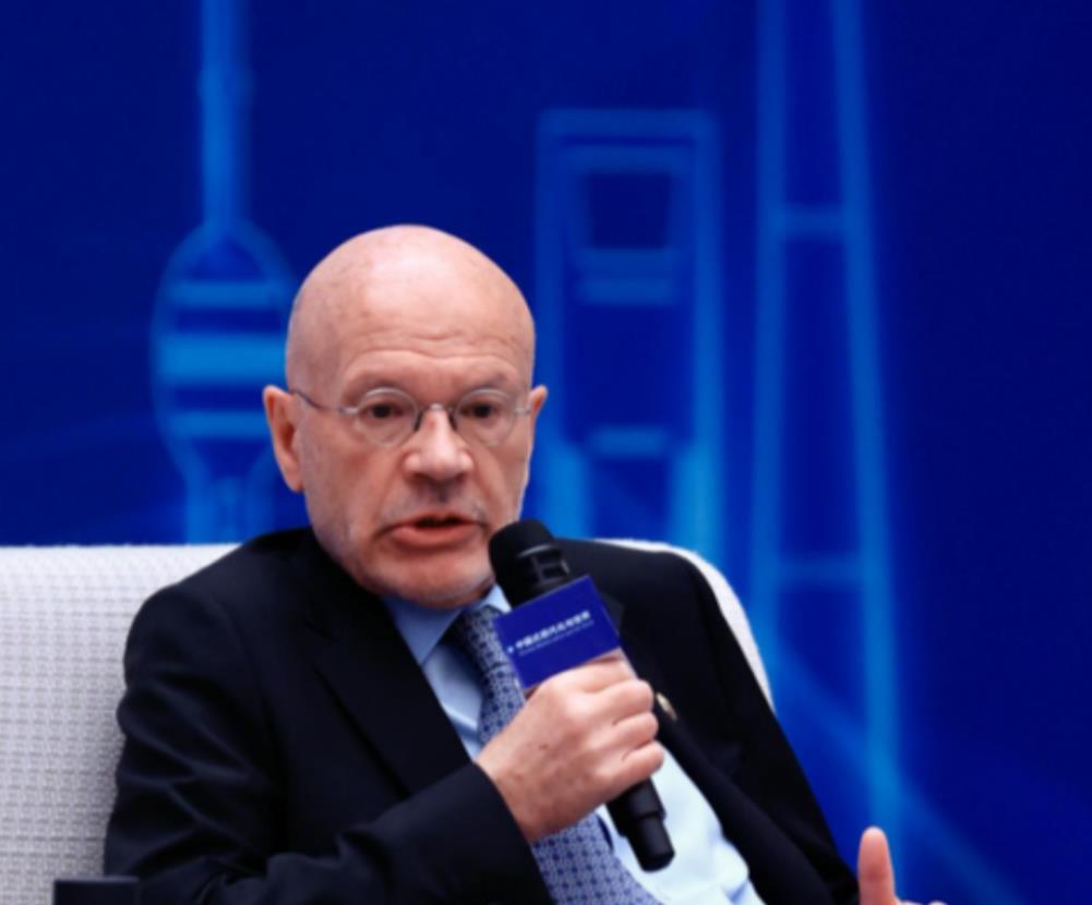 英国学者坦言：美国之所以一直针对中国，是因为中国犯了一个大错。一个建国才二三百年