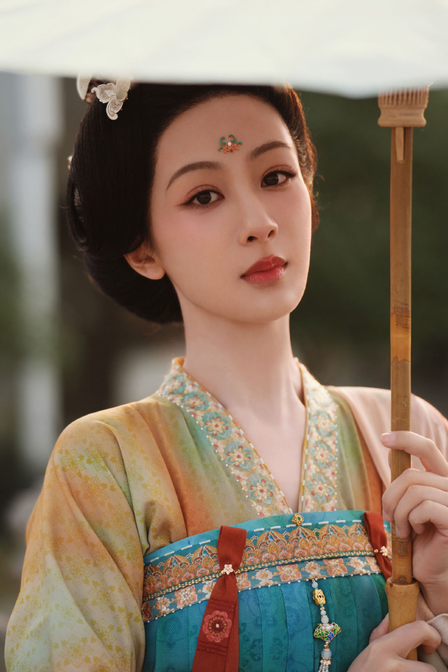 杨紫、李现新剧和《长相思》一样分为上下两部。
上部《国色芳华》共40集。
下部《