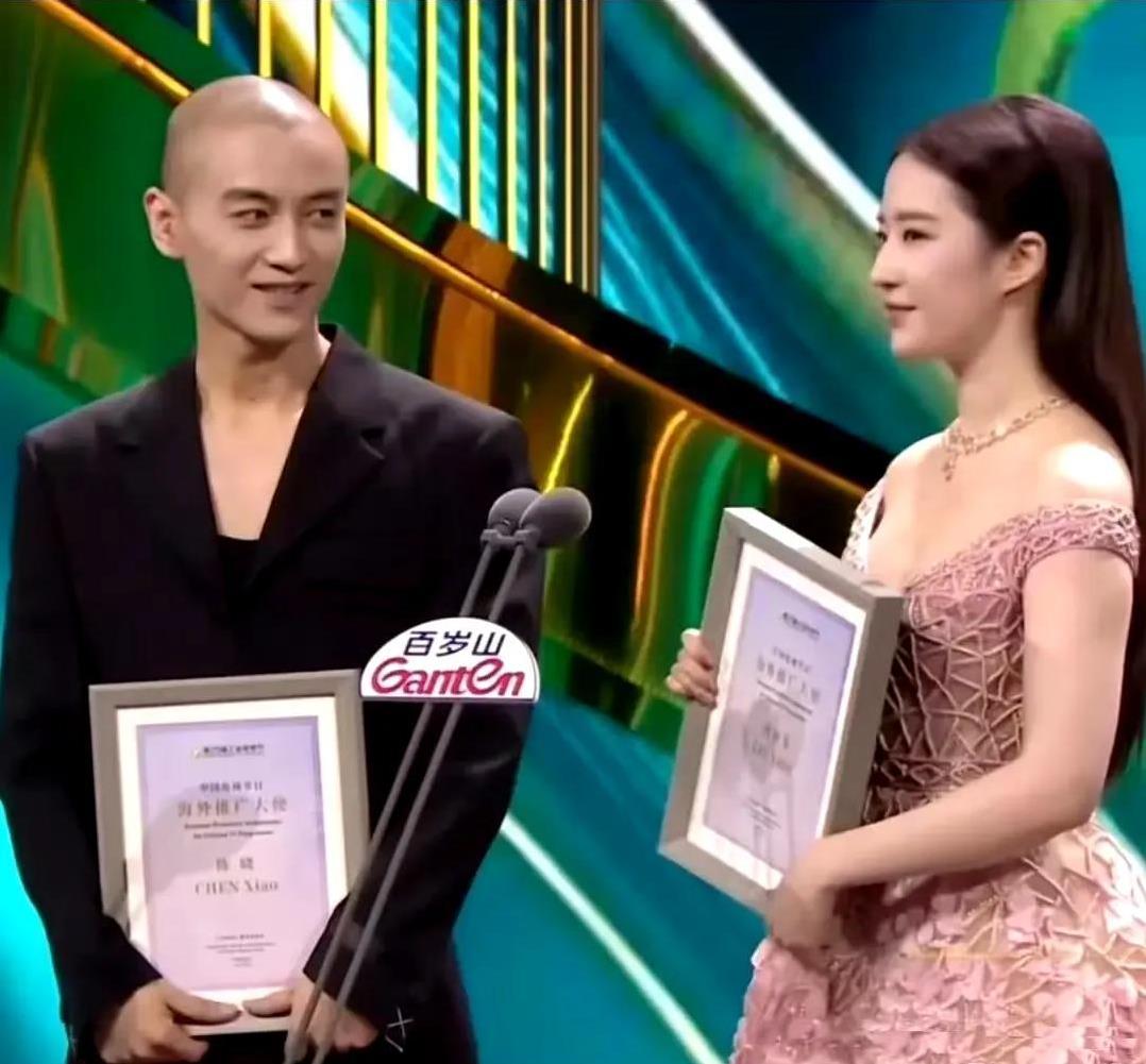陈晓陈妍希离婚后大家都在嗑顾盼生辉？ ???