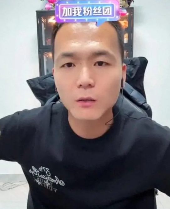 潘宏的“粗暴”训狗风格被不少网友调侃为“咆哮式训狗”，他所谓的“虐狗”争议，其实
