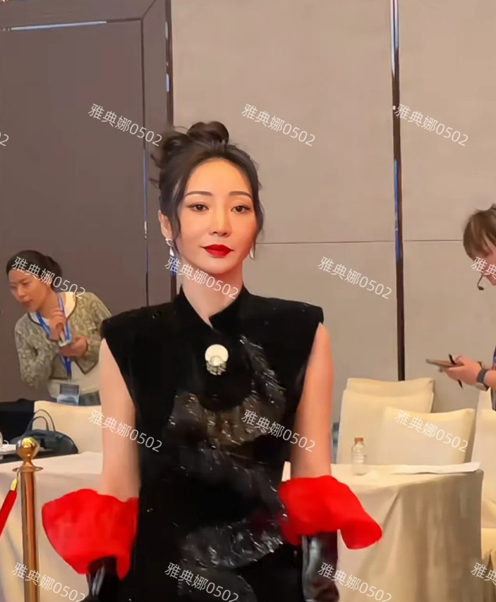 澳门遇到柳岩，她瘦了很多也老了很多，身材也明显缩水了，毕竟她已经44岁了，再怎么