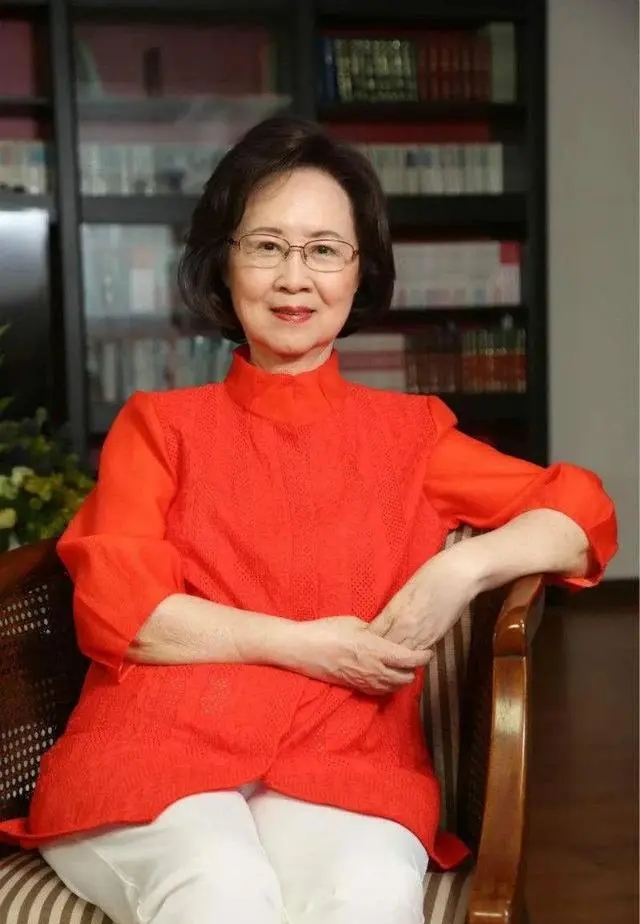 原来《还珠格格》是琼瑶60岁写的