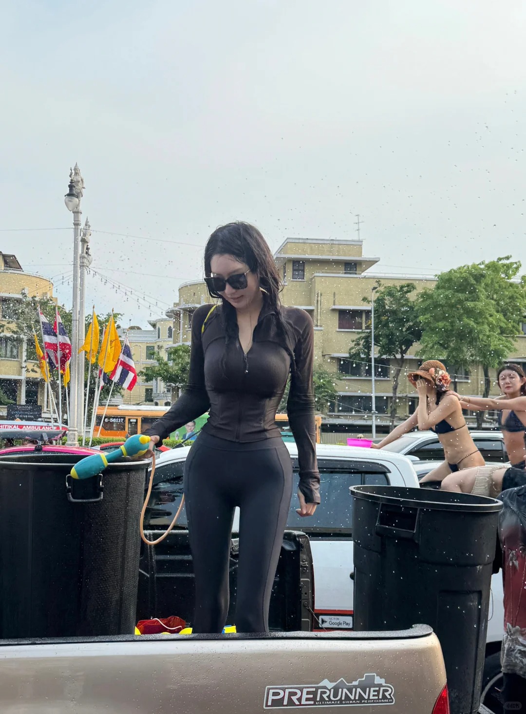 曼谷泼水节横扫八国联军🔫
昨天唯唯诺诺 今天重拳出击👊