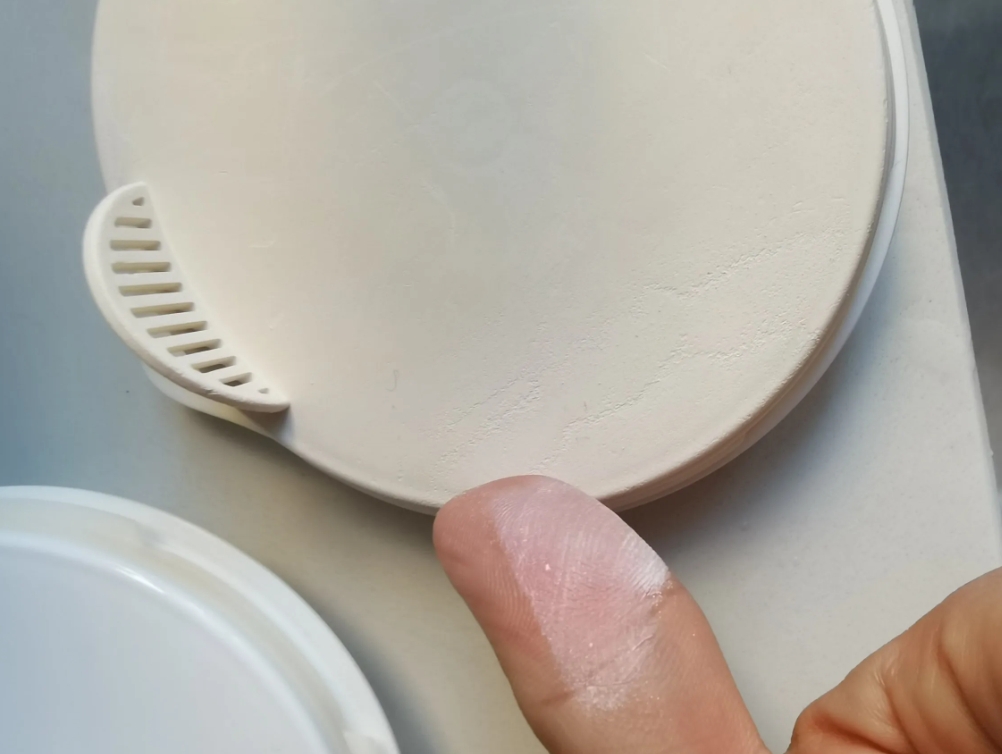 打开手机推了好多养生壶，恒温壶里有胶水粘合的内容，赶快把家里的几个长时间没用的拿