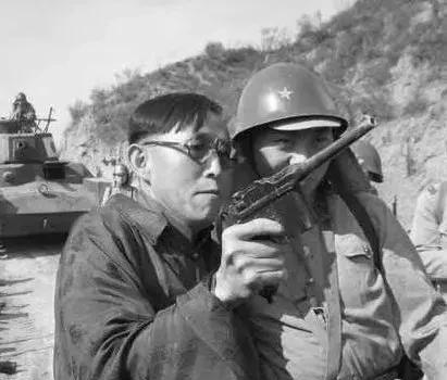 1941年，在日本军营中，30多名女青年瑟瑟发抖，因为日本人马上要烧死她们。就在