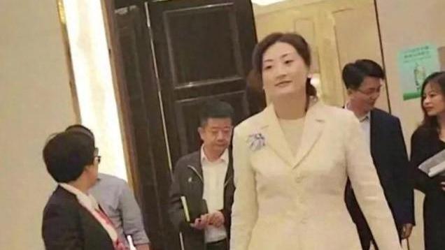 娃哈哈经销商大会的谦逊力量：宗馥莉如何引领新一代