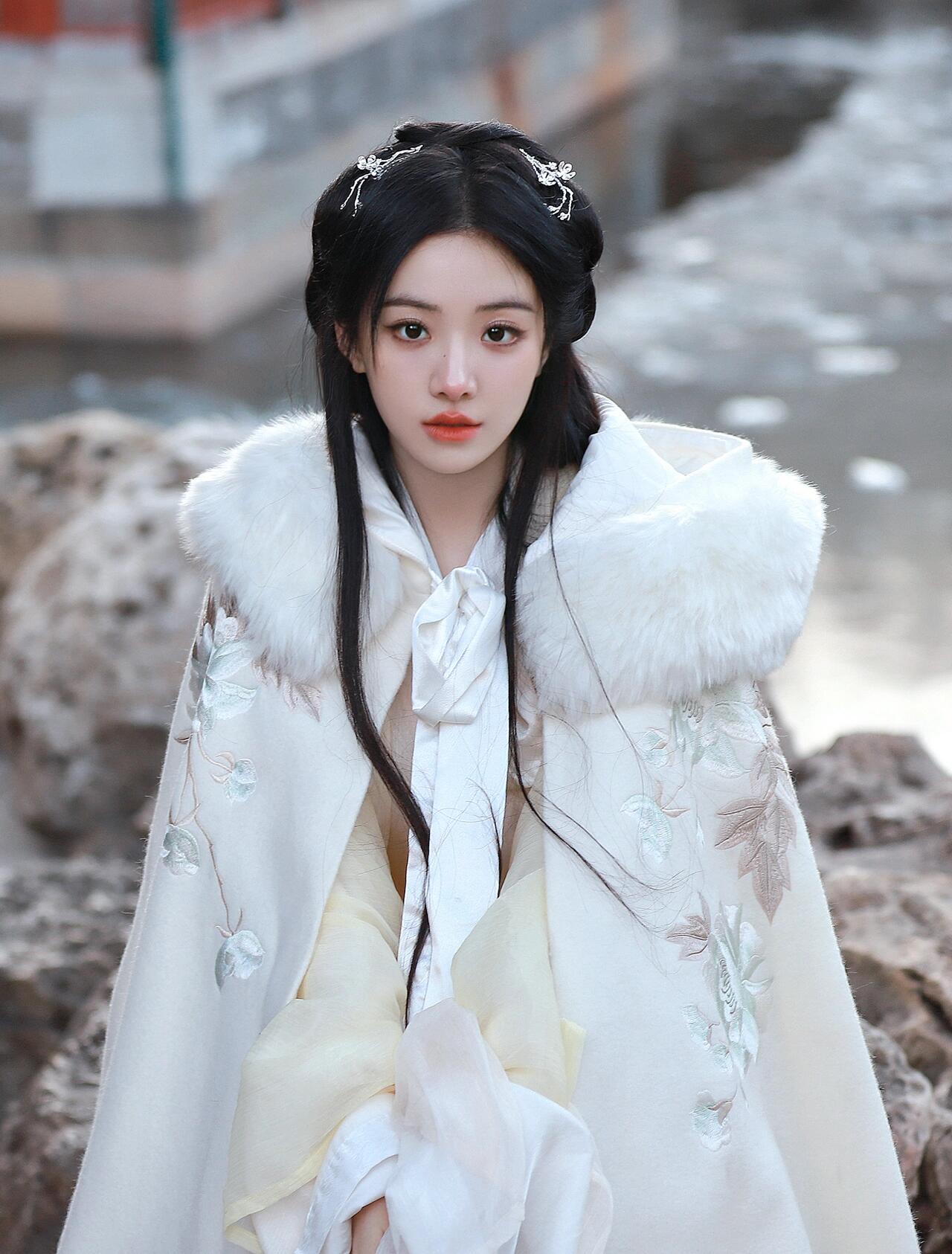 喻言古装写真，清冷的白月光女主