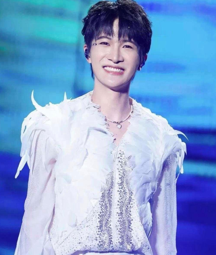 没想到，越来越不喜欢周深的歌了，原因有几点：
1.首先，一个音乐人不应该就创作吗