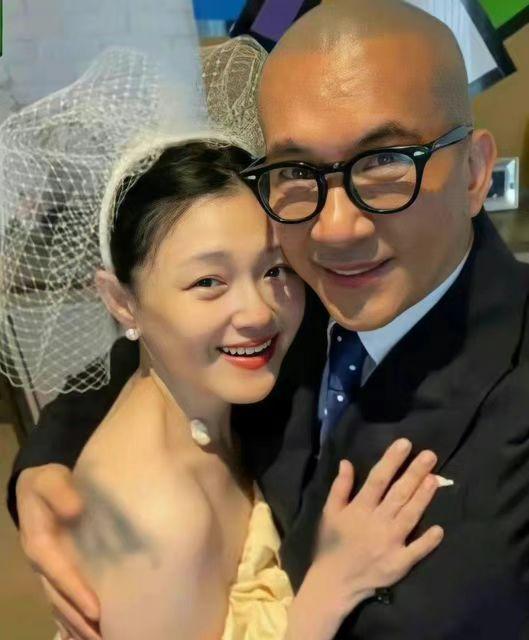 当年，大s娇羞地问小s:“光头会跟我结婚吗？”小s安慰她:“只要你用诚意感动他，