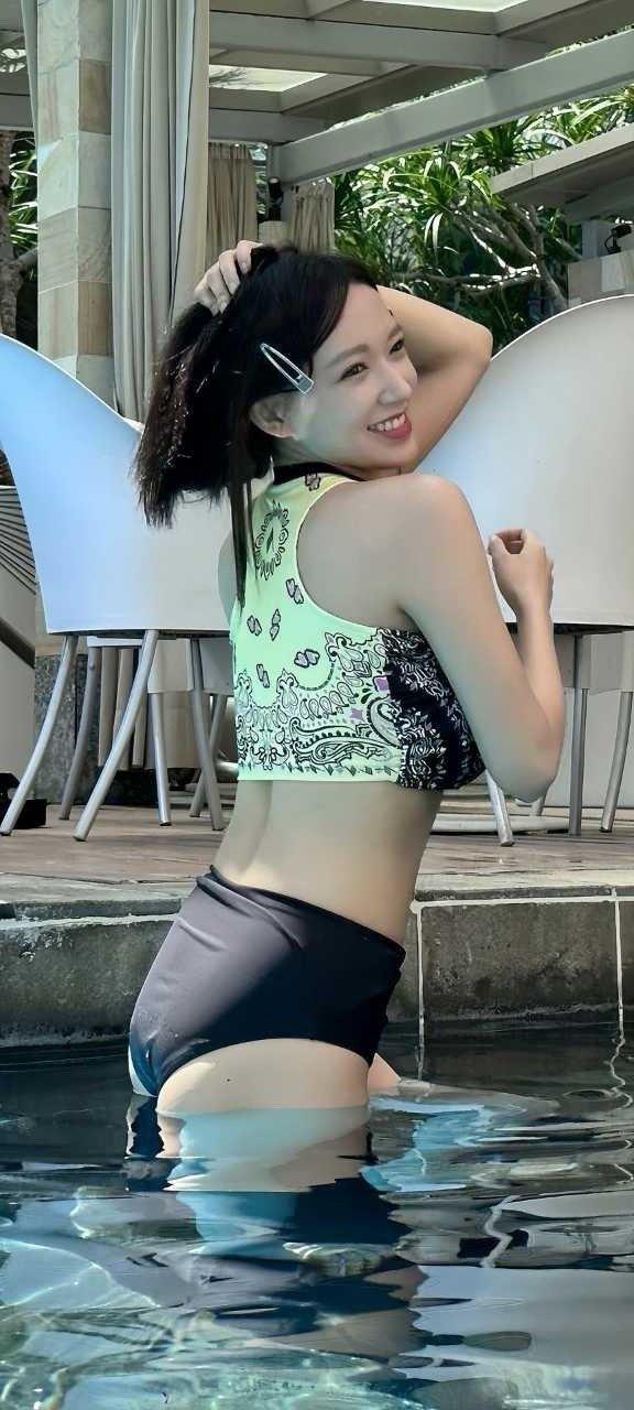 程潇[心][心]
屁屁上有个小痣 ​​​