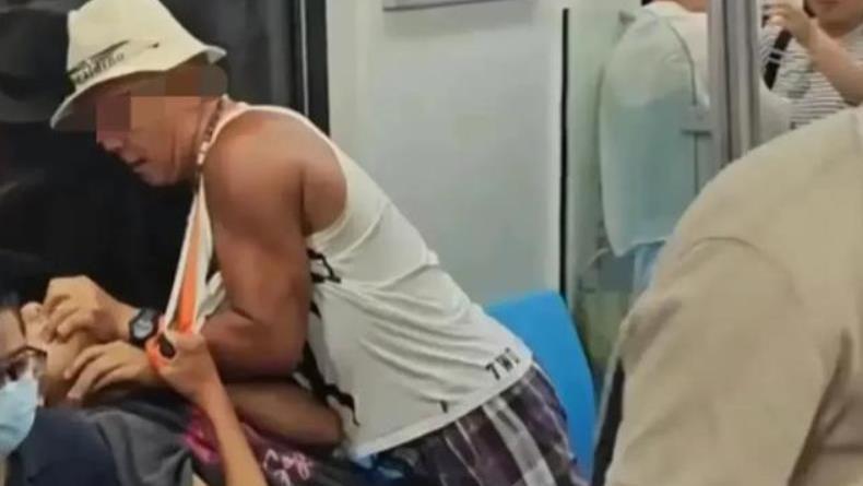 第一个发布“青岛小伙儿因在地铁上不让座被殴”的网友，你现在还好吗？