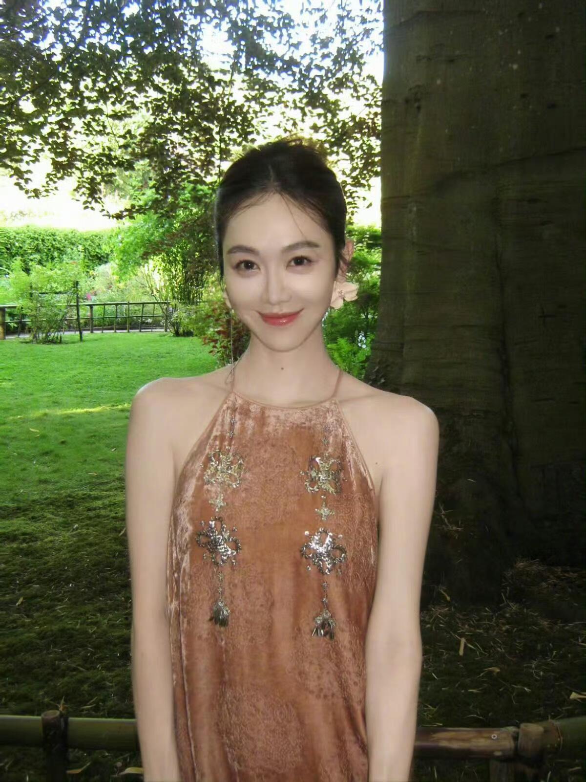 姜妍恋情疑曝光：爱之新程引关注