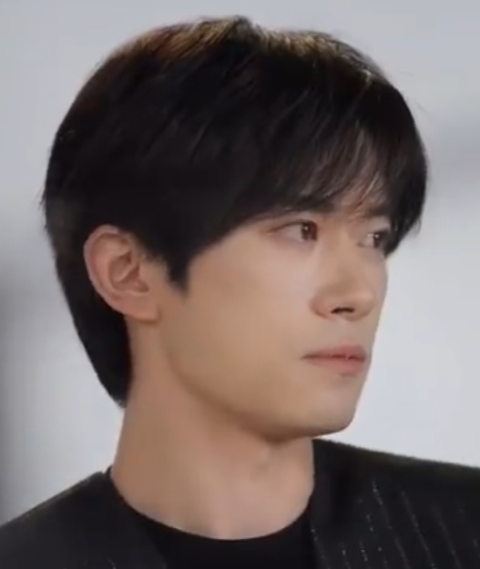 易烊千玺说自己性格更适合幕后工作