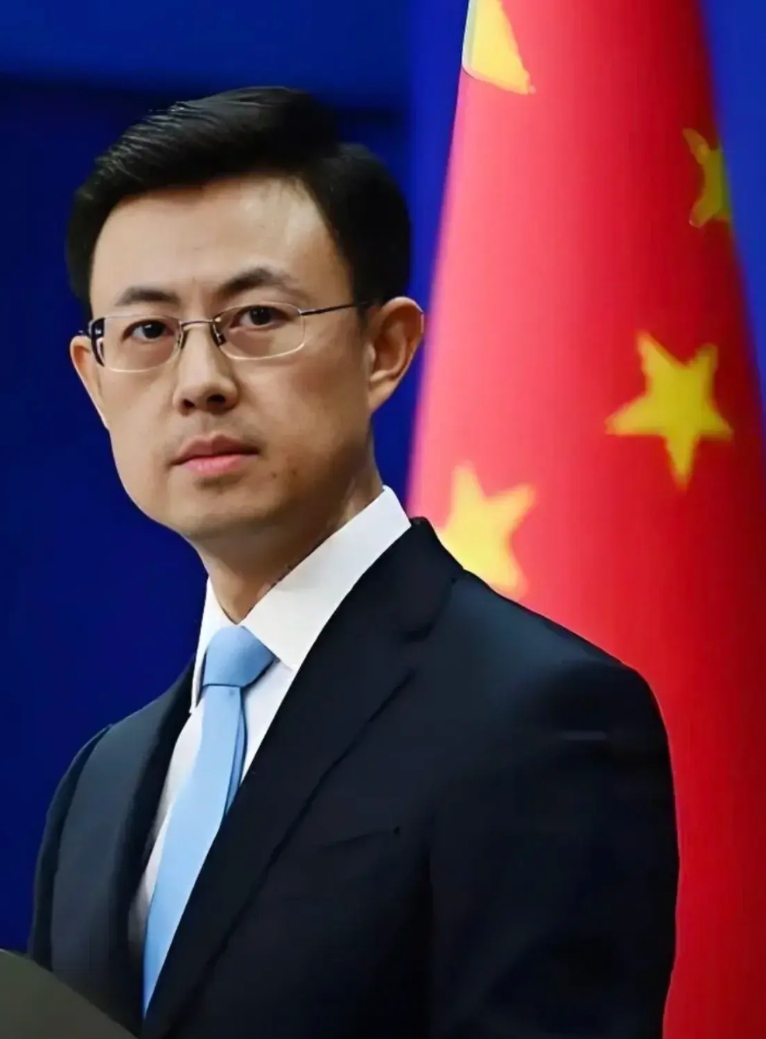 美国山火烧上瘾了，记者问大国东方是否会出手相助。大国东方的发言人郭嘉坤说：我们对