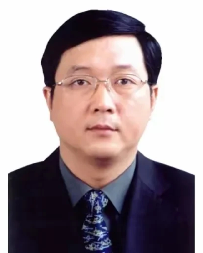 杨伟，我国的第五代战机歼-20的总设计师。最近突然被免职，这一免职让全国人民的心