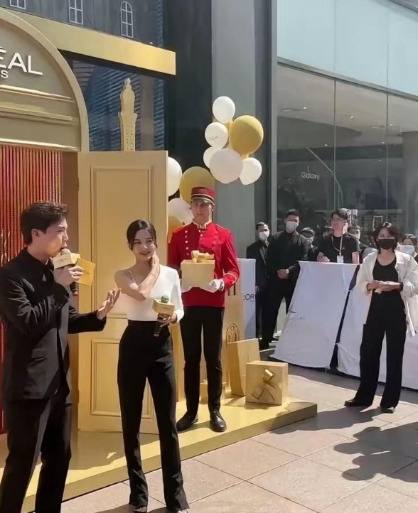 一直以为辛芷蕾很壮，结果这么纤细，屏幕真的对女演员很不友好

在大众眼中，辛芷蕾
