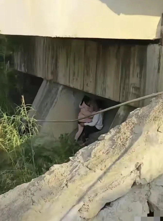 大哥也真是会找地方啊。