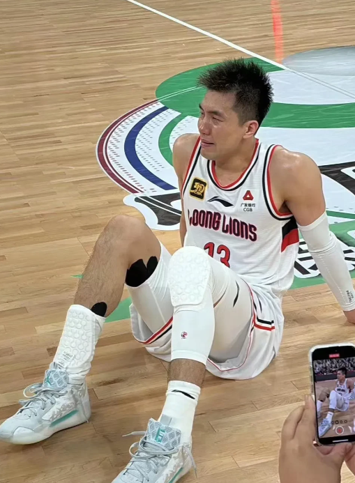 郭艾伦离开辽宁后，留下一句意味深长的话，老东家认真了！休赛期和上海男篮的教学比赛