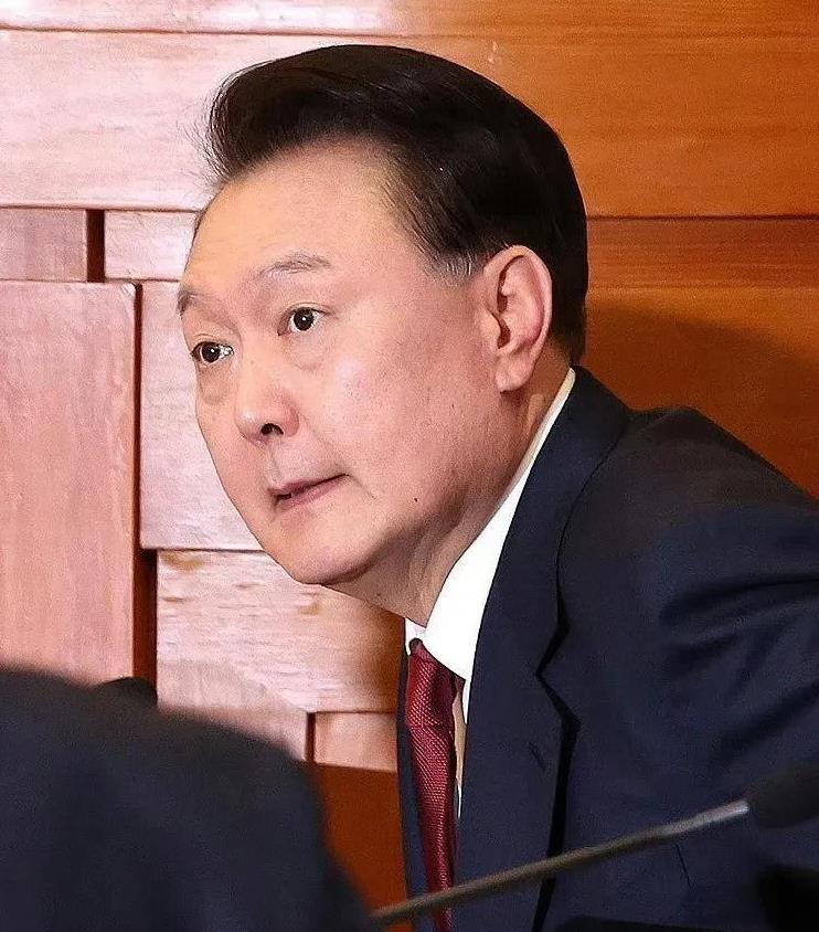 突发消息！韩国总统尹锡悦再次出庭参加弹劾案辩论之后，突然向韩国首尔地方法院申请取