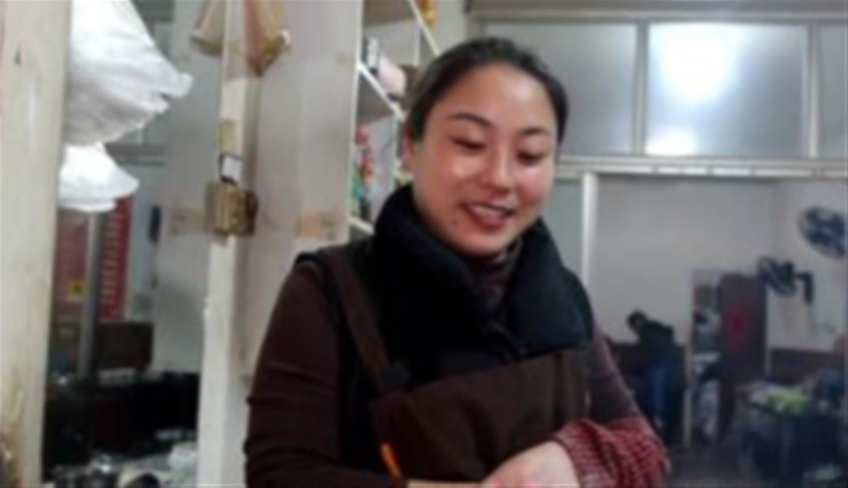 在现代社会，许多人为了家庭和亲人的幸福，不惜牺牲自己的时间和精力。安徽一位名叫潘