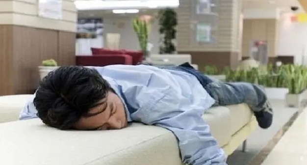 不起床项目

吃喝拉撒就在床上，最好是大学宿舍的床。这种项目，我相信大多数的大学