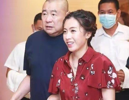 甘比22岁就跟了刘銮雄