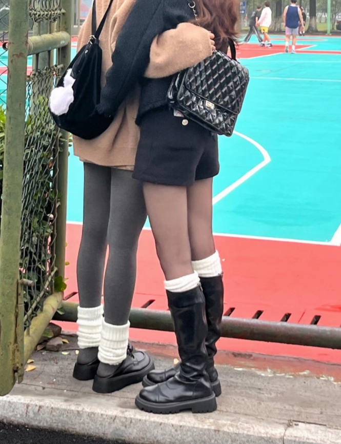 来可以靠颜值，却想靠穿搭。！哈哈哈！[开怀大笑][开怀大笑][开怀大笑]