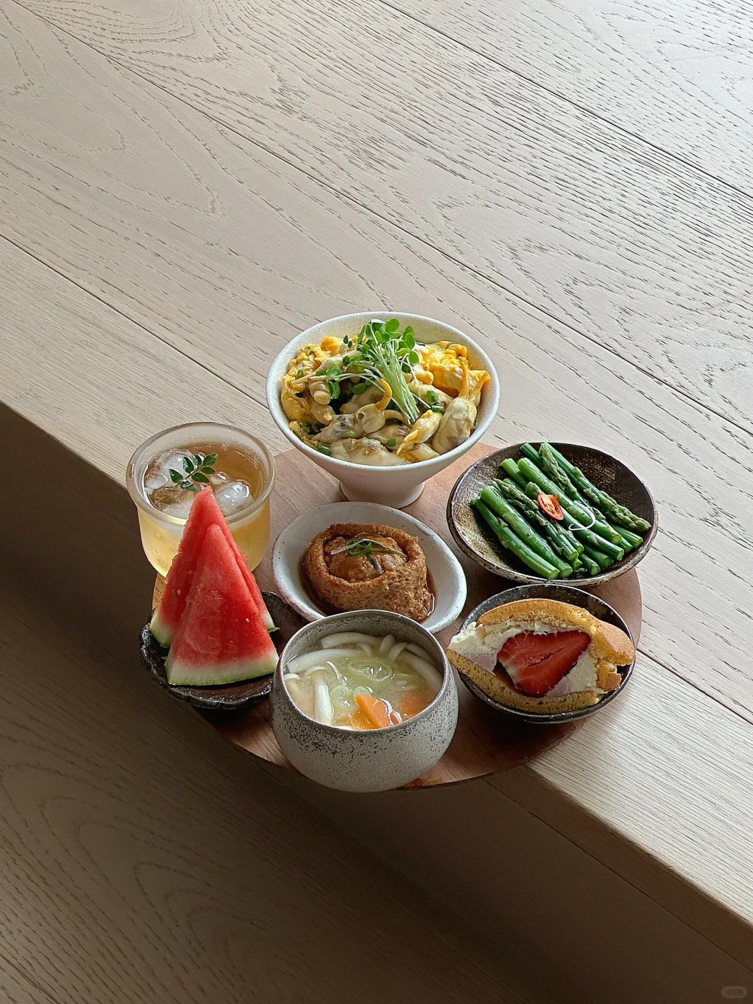 一人食 欢迎来到孤独食堂
孤独食堂今日菜单📝
蛏子滑蛋饭🦪
油豆腐包肉沫飞鱼