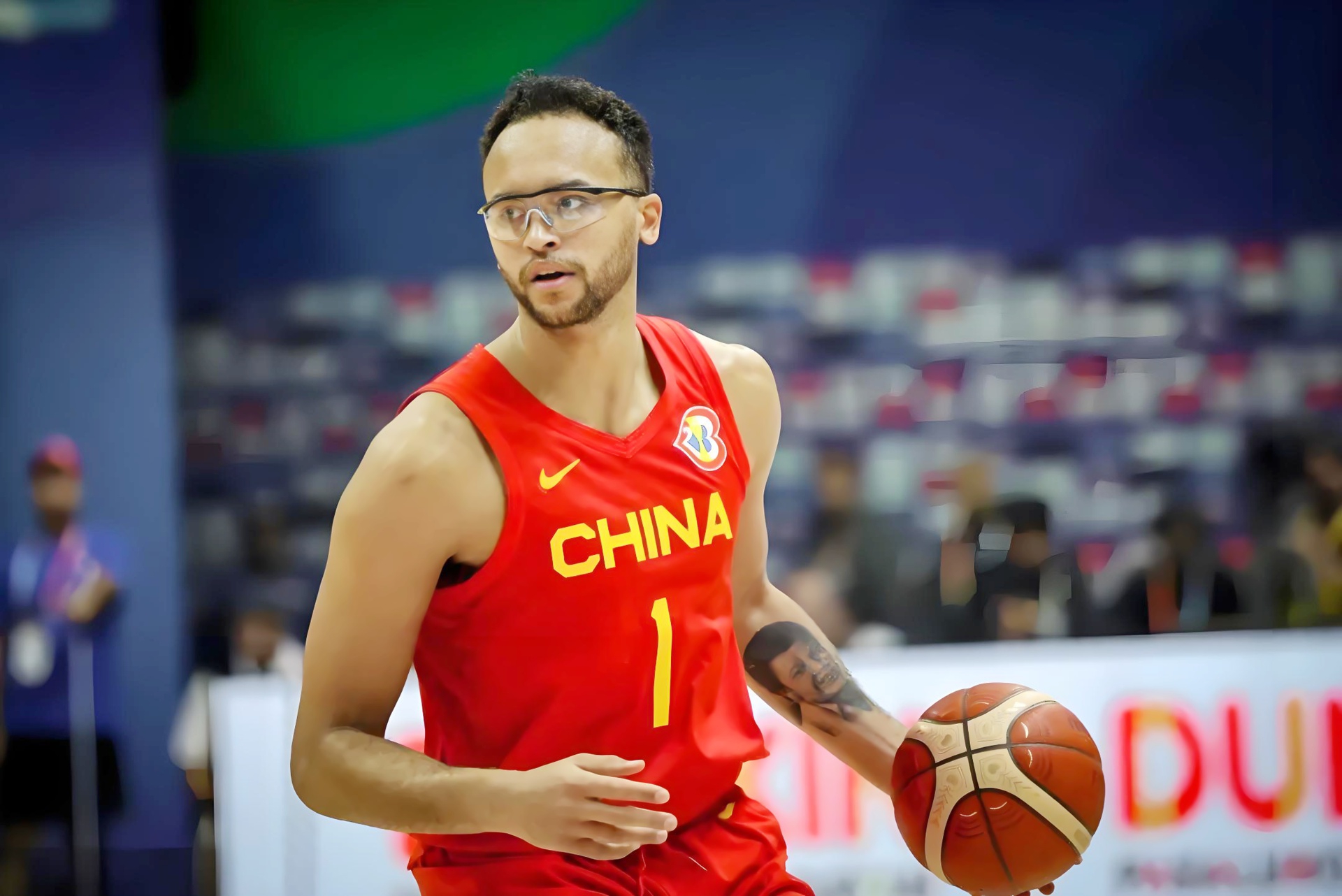 李凯尔发文要崔永熙请客吃饭，果然很懂国情