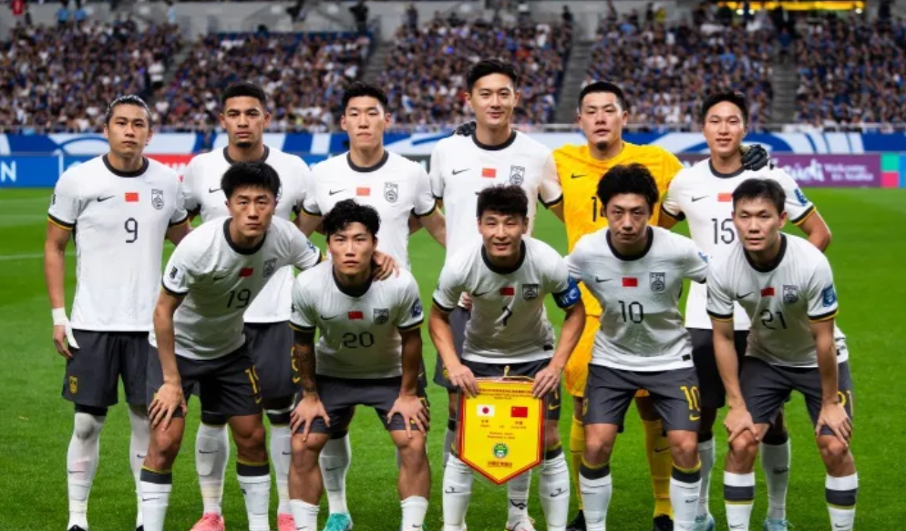 国足客战澳大利亚不容有失，小编心目中首发11人：

北京时间10月10日17点1