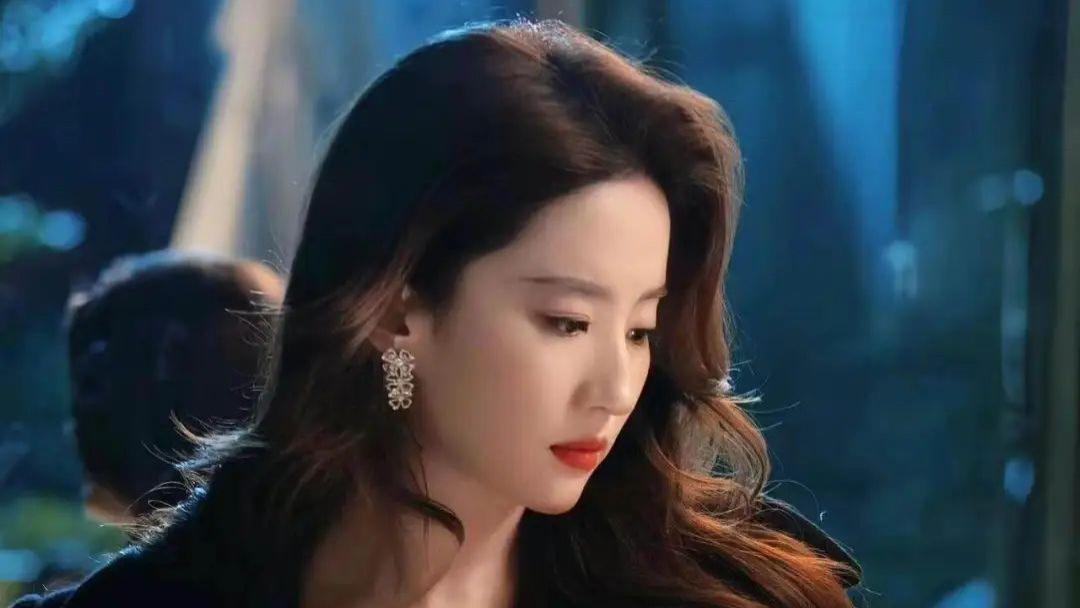 《玫瑰的故事》大结局！留学镀金200万，穿个礼服80000，最后向凤凰男求婚，这操作在感情里太愚了！