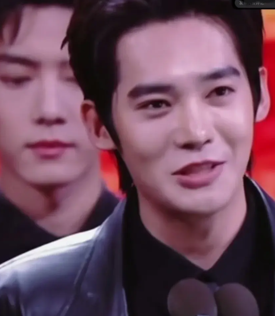 肖战是哪一种程度的帅？看于适就知道了，因为于适单看已经是很帅很帅的了，在肖战面前