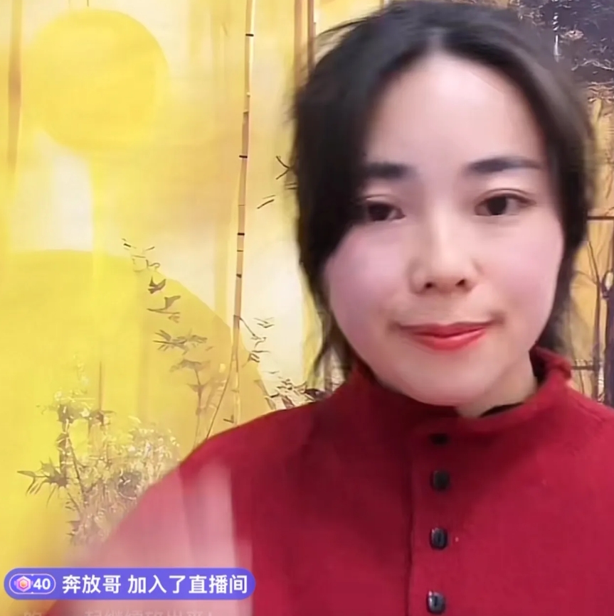 假云朵现身了，唱我的楼兰堪比原唱？这是我在昨天晚上于短视频平台上刷到的画面，当时