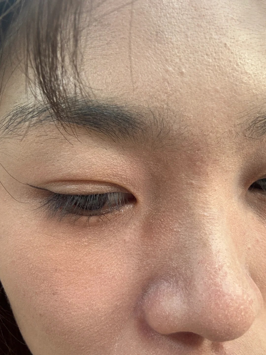 卡粉卡到公司，同事说让我把脸洗掉，救命🆘！！
我都用了油了还是卡，真的救命🆘