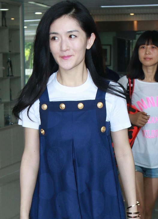 不得不说
谢娜又生娃了？娱乐圈真是热闹。传闻她婆婆想要个孙子，张杰家三代单传压力