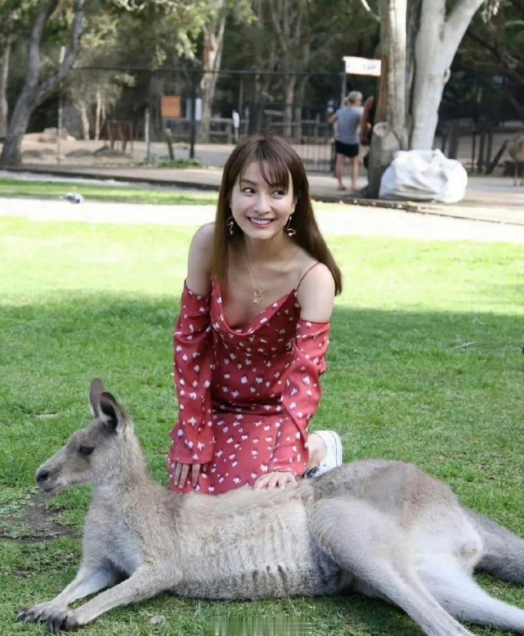 为什么都说这是吴昕最想删的照片？看起来很正常呀，你们觉得正常吗？
