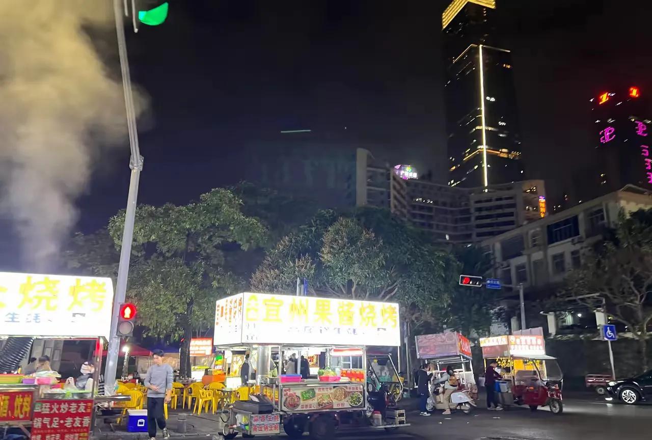 2025年才刚开始，南宁的地摊经济就出现了13个“反常”现象，大家发现了吗：
1