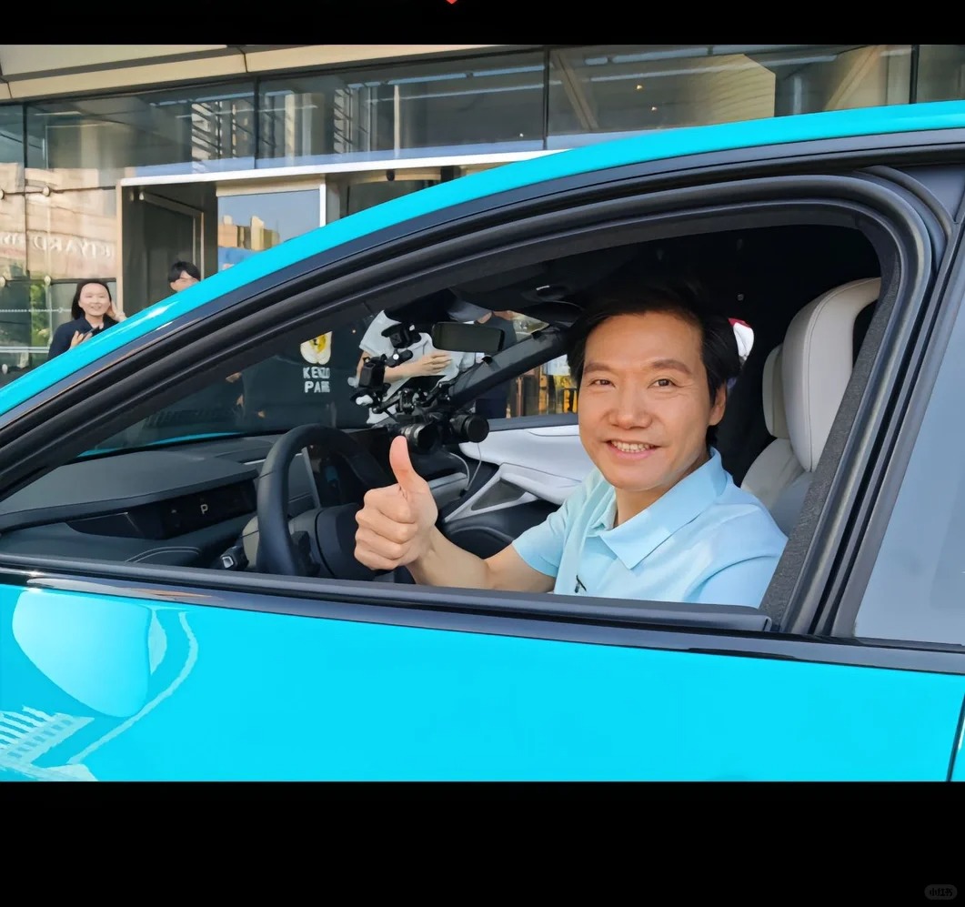 上海高架偶遇雷军开车直播测试小米SU7 Max续航、智驾。现在最好的广告就是自己