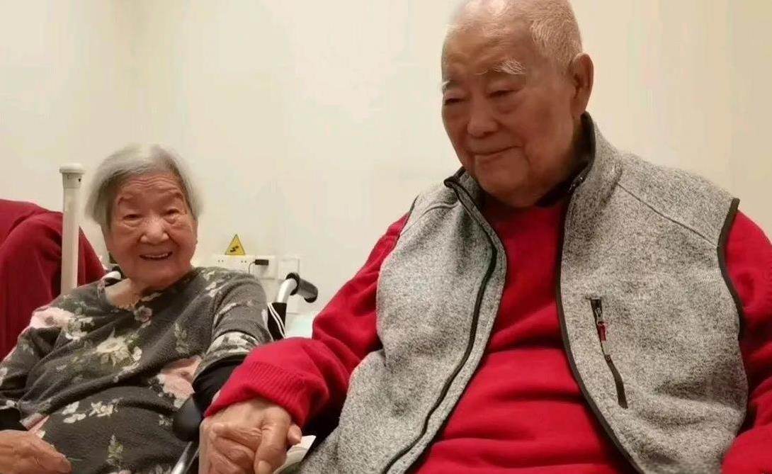 97岁杨静去世，72年婚姻零争吵？留给世人的，是什么样的传奇？
97岁高龄，一代