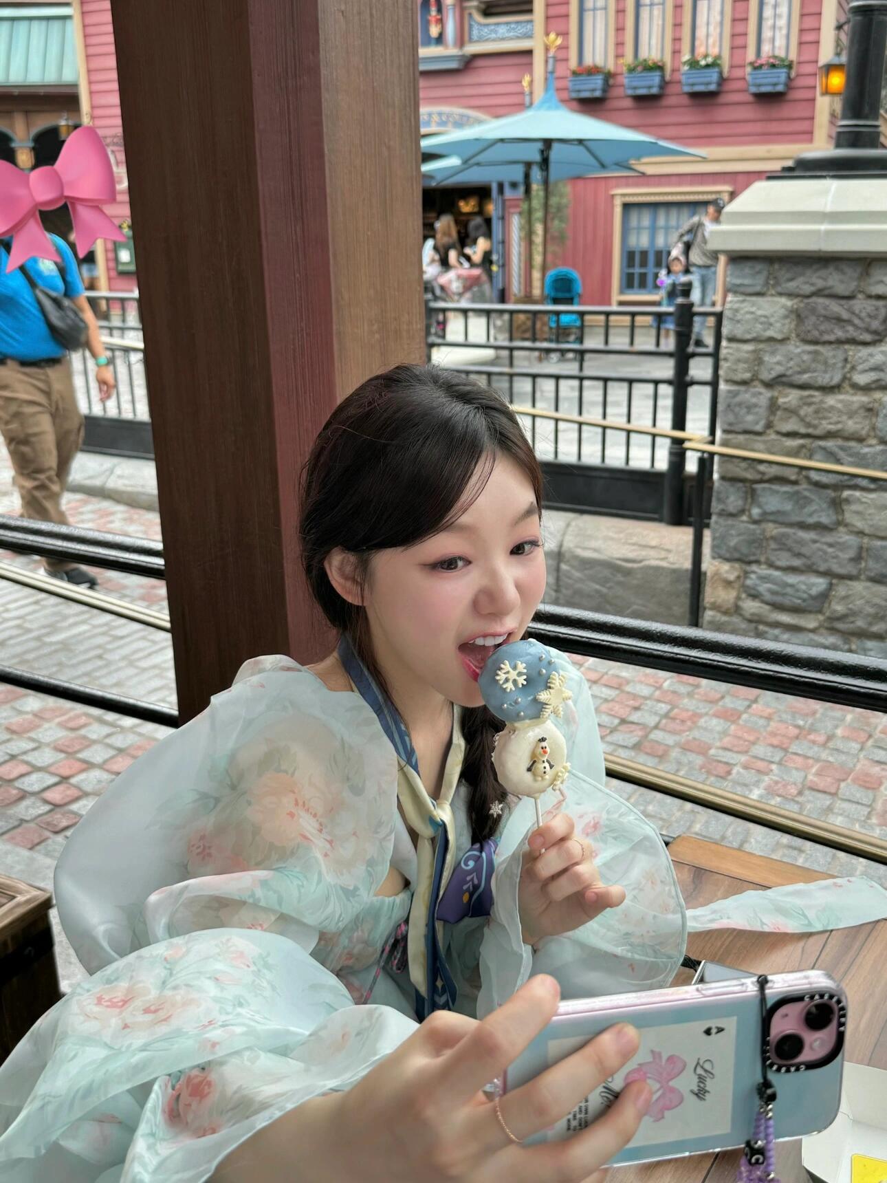 徐梦洁迪士尼穿搭