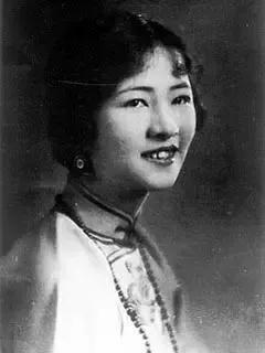 1935年，31岁的林徽因经常发表诗歌。但刊印模糊，别人经常把一个名字很像的人的