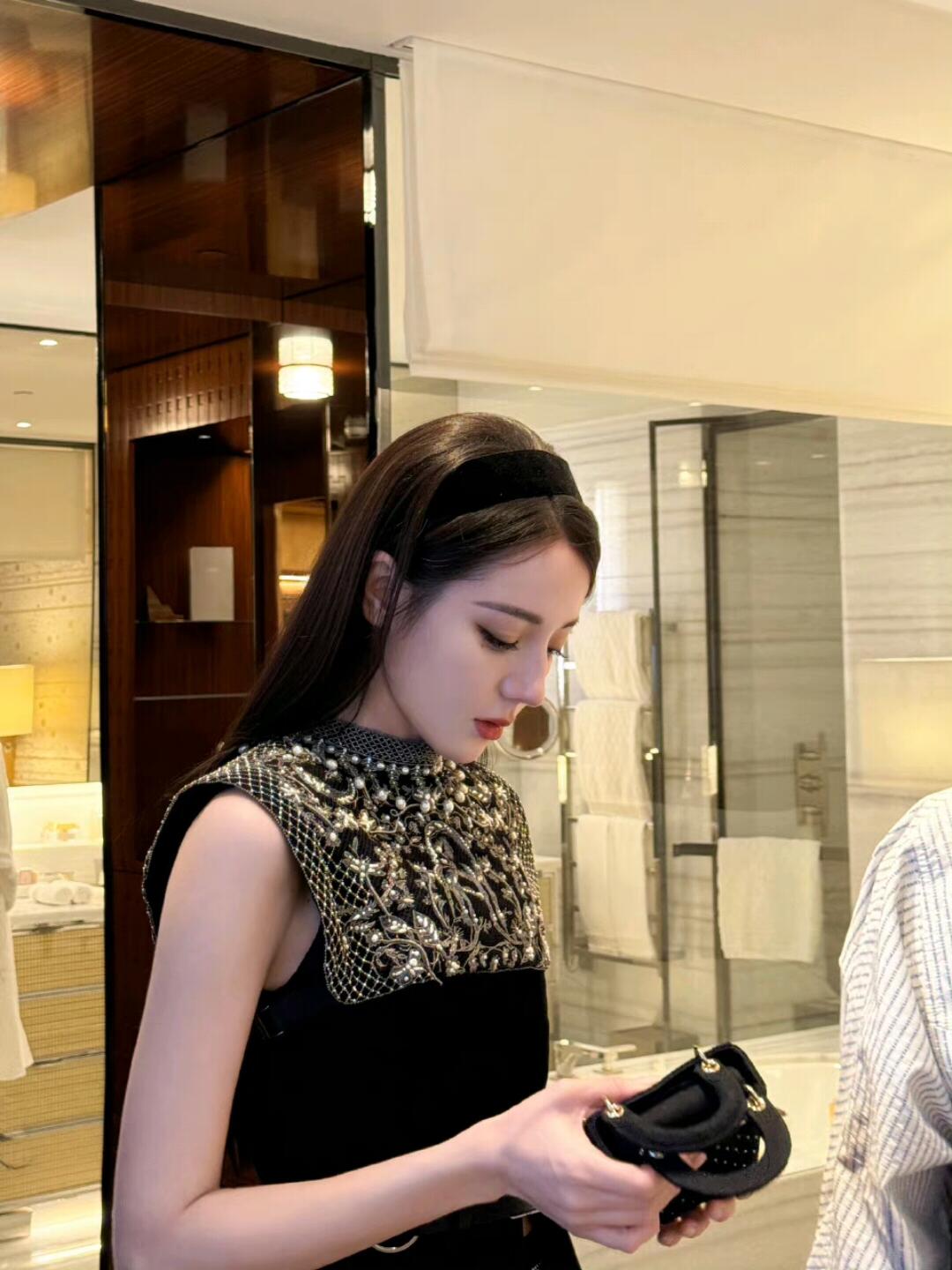 金鹤龙迪丽热巴妆造顶级美