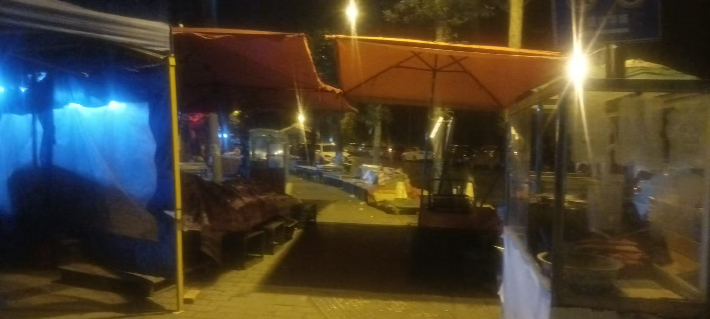 说到我们小区的大门口，我真的有点儿无语了