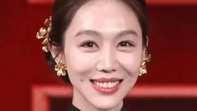 姜妍亮相电视剧年度盛典，穿新中式旗袍美翻天！尽显优雅贵气
